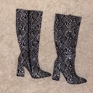 NWT snakeskin boot, size 7.5